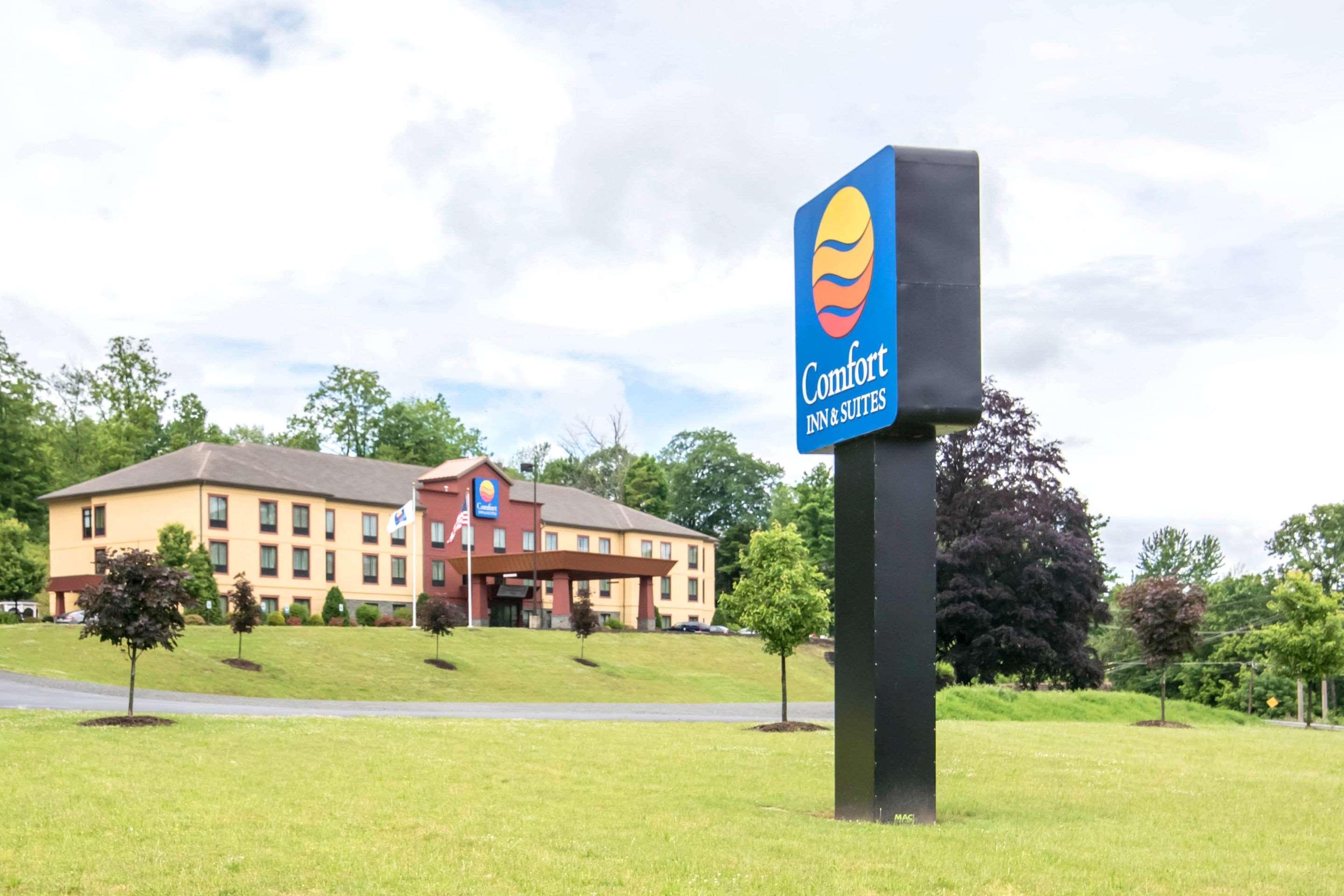 Comfort Inn & Suites Tunkhannock Bagian luar foto