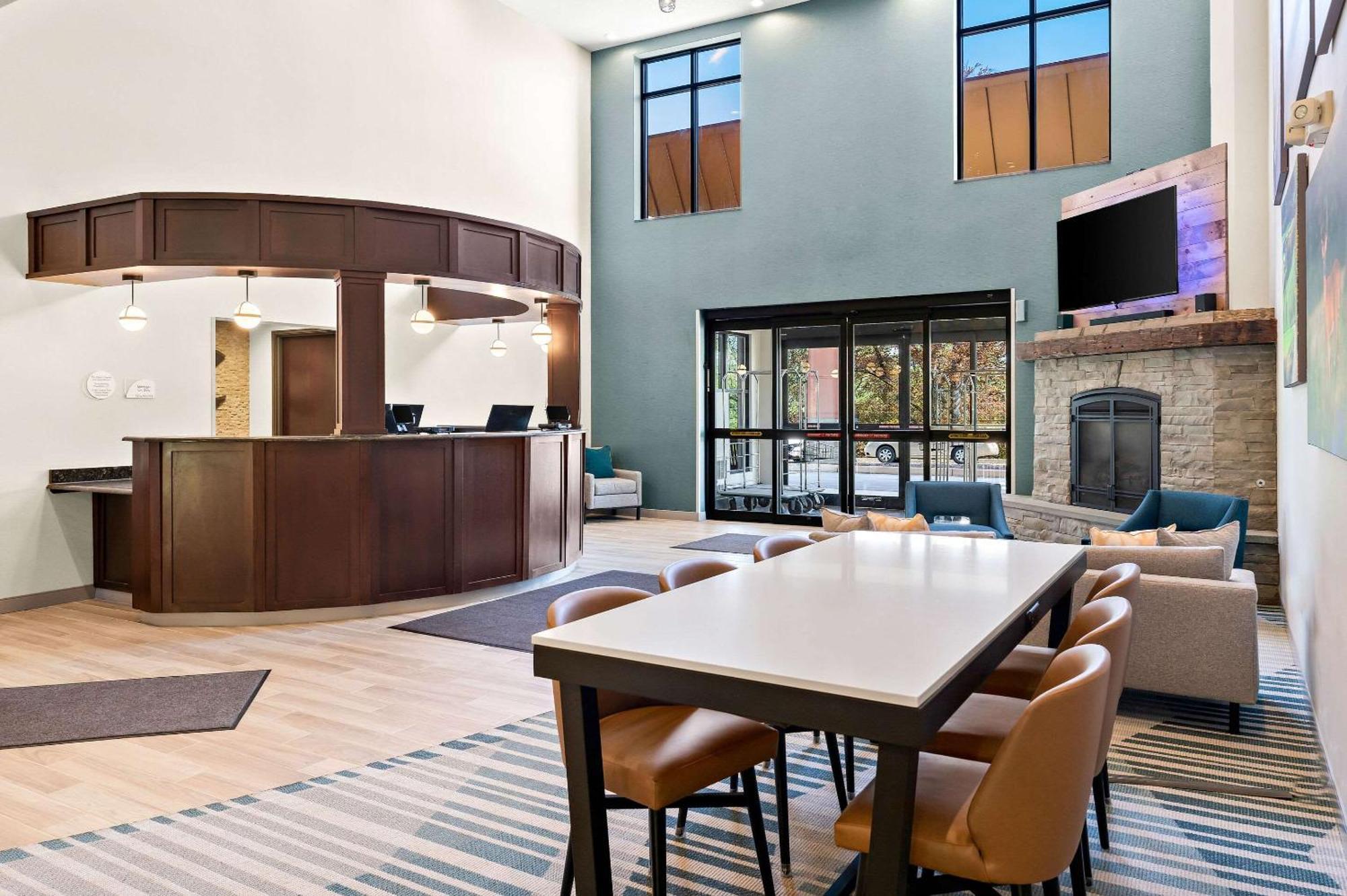 Comfort Inn & Suites Tunkhannock Bagian luar foto
