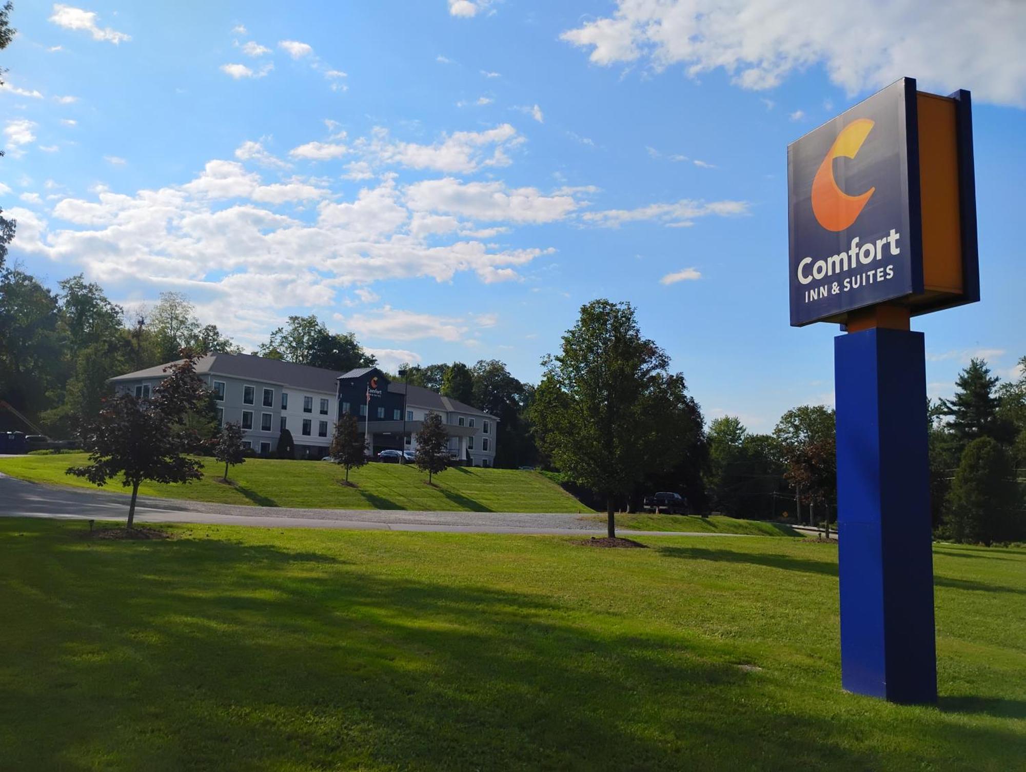 Comfort Inn & Suites Tunkhannock Bagian luar foto
