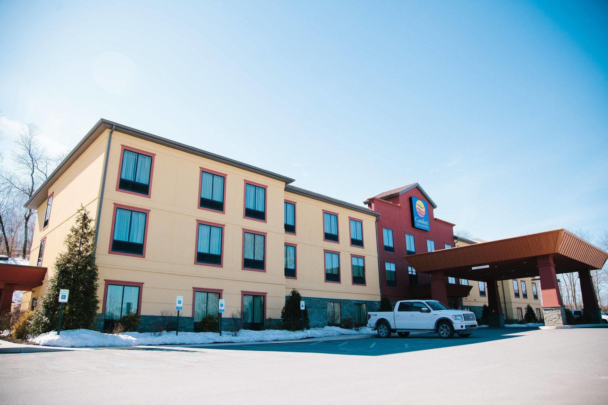Comfort Inn & Suites Tunkhannock Bagian luar foto